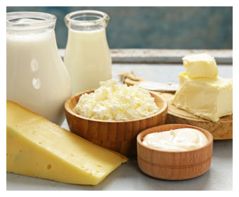 frascos de leche, queso, mantequilla y otros lacteos